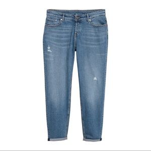 Boyfriend cut light wash jeans